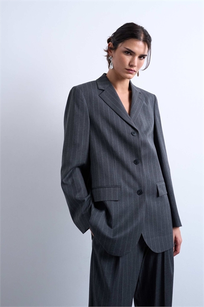 Мужской блейзер в тонкую полоску с тремя пуговицами co-ord артикул 144139390