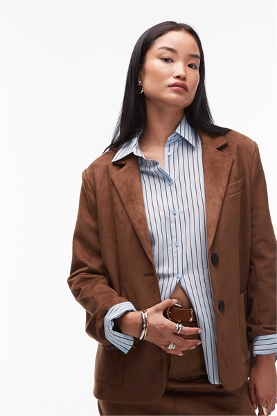 Блейзер классического кроя с карманами на передней части из искусственной замши co-ord артикул 147012394