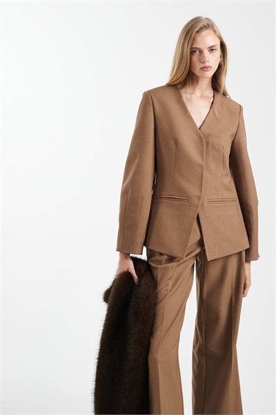 Блейзер с зауженной талией, рукавами-коконами и без воротника, скроенный по фигуре co-ord артикул 153494811