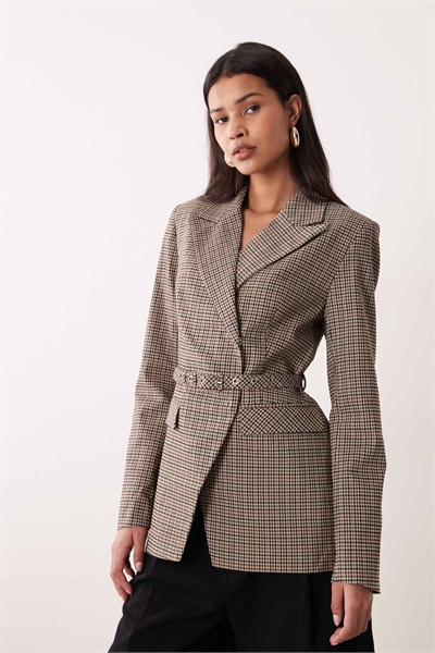 Блейзер с поясом артикул 152125337