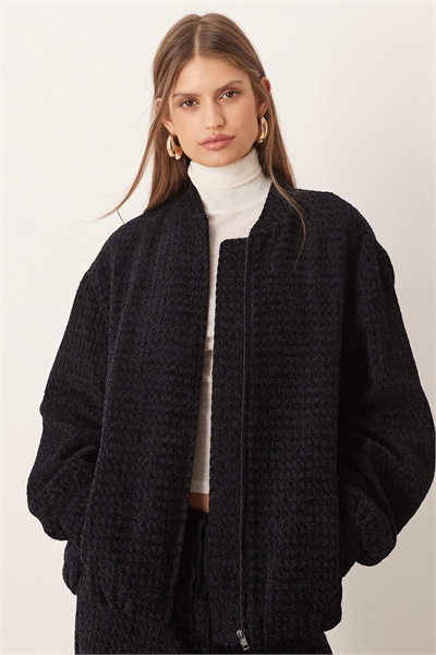 Большой бомбер из букле с завязкой сзади co-ord артикул 150830020