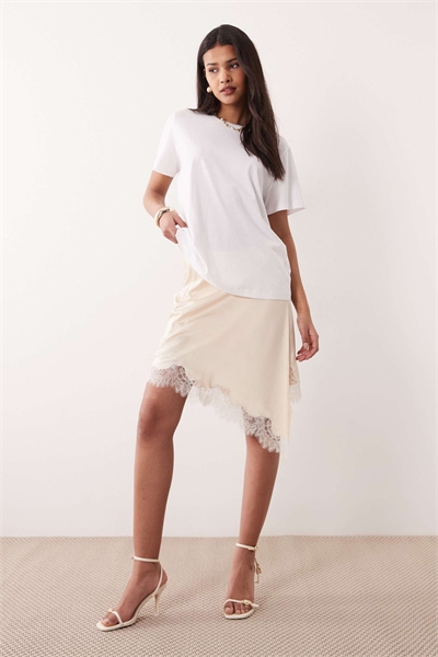 Асимметричная мини-юбка из атласа с кружевной отделкой артикул 155145209
