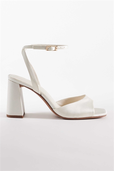 Сандалии Honour с широкой колодкой, на среднем каблуке и с минималистичным дизайном артикул 152387005