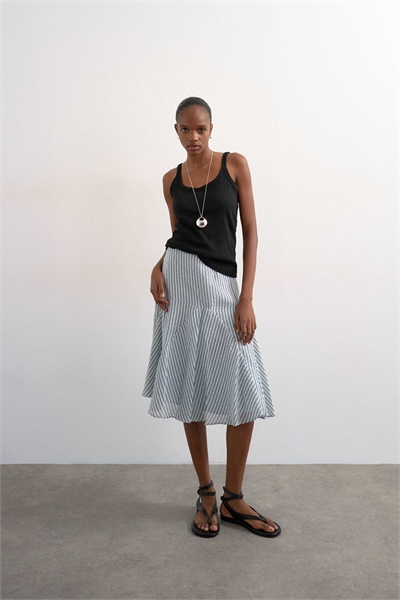 Юбка с заниженной талией, годе-подолом и гофрированной тканью артикул 150553956