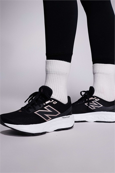 520 пар кроссовок для бега артикул 137697301