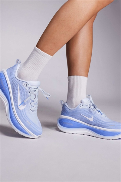 Кроссовки Vomero Plus артикул 147133796