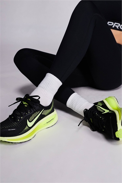 Кроссовки Vomero 18 артикул 147133801