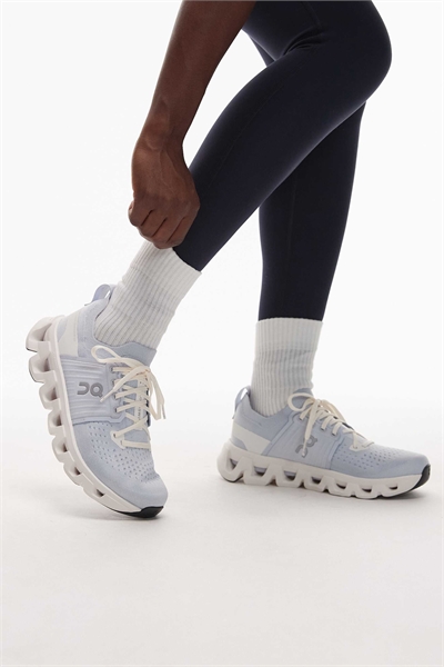 Кроссовки для бега ON Cloudswift 4 артикул 153021375