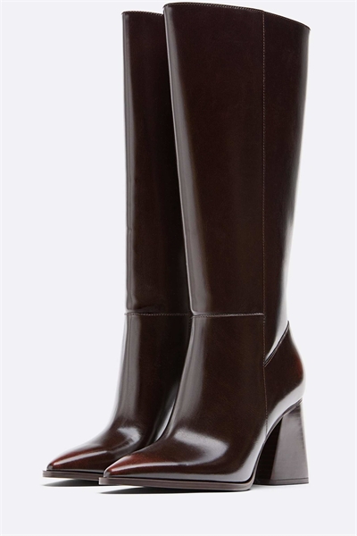 Ботинки на высоком каблуке коричневого цвета артикул 152798232