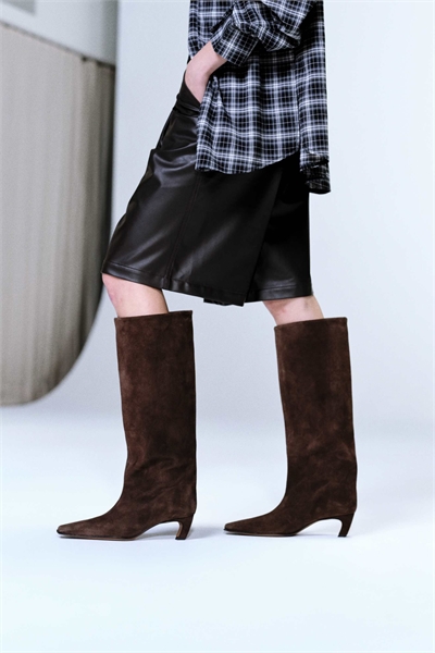 Премиальные ботинки Candace с заостренным носком из шоколадного замша артикул 149663288