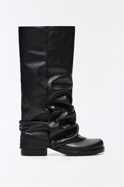 Ботфорты с плоской пряжкой черного цвета артикул 155643111