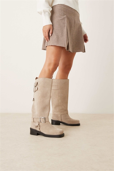 Кожаные сапоги-ботфорты с замшевым ремнем Crest, цвет «камень» артикул 147664961