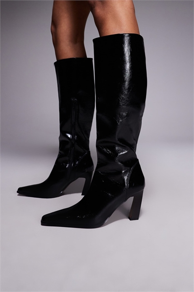 Ботинки Clara с заостренным носком и высоким голенищем, черного цвета артикул 147084753