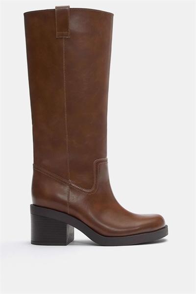 Сапоги на высоком каблуке коричневого цвета артикул 155812189