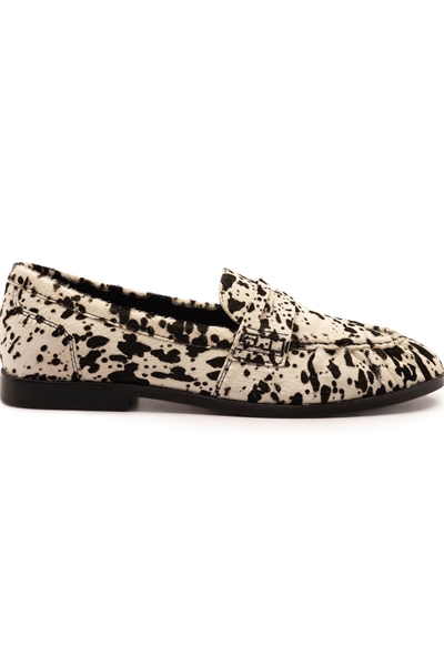 Лоферы из замши цвета «сиенна» с принтом «коровья кожа» и рюшами артикул 153631919