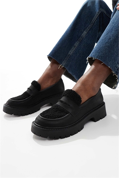 Лоферы Olivia из меховой ткани контрастного цвета артикул 147897335