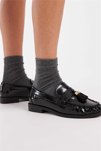 Лоферы с кисточками и рюшами артикул 151897180