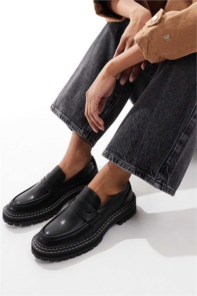 Лоферы с контрастной отстрочкой артикул 119198567