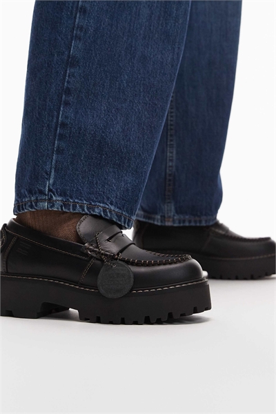 Лоферы с массивной подошвой артикул 151452273