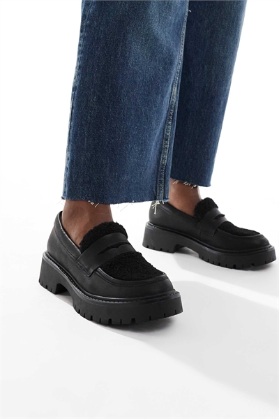 Лоферы Olivia из меховой ткани контрастного цвета артикул 147897356