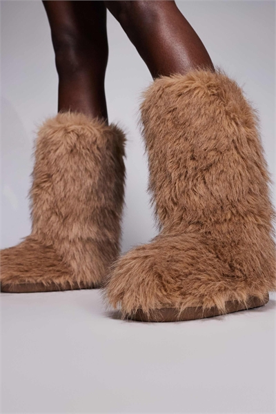 Сапоги из искусственного меха светло-коричневого цвета артикул 153907303