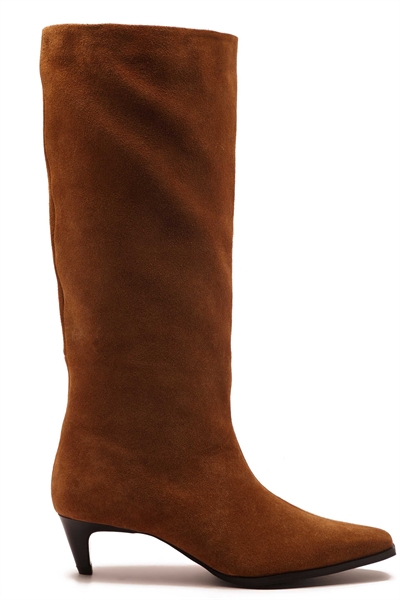 Ботинки из замши с каблуком-кошачьим каблуком до колена, коньячного цвета артикул 153541169