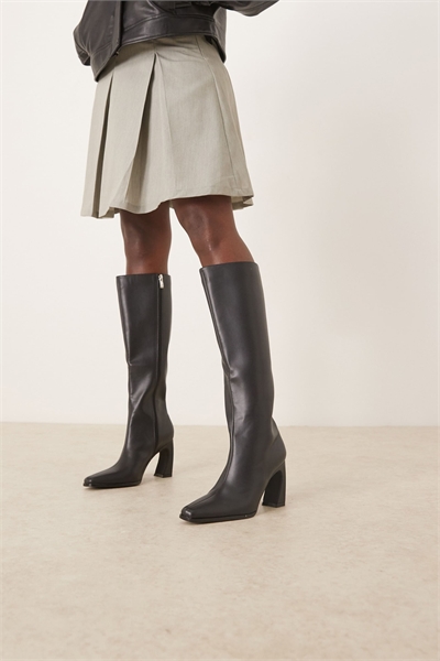 Ботинки Rosaleen с изогнутым каблуком до колена, черного цвета артикул 147199710