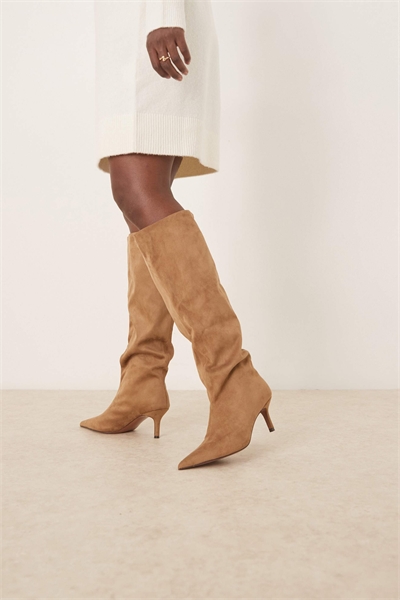 Ботинки Cydney с низким голенищем из замши песочного цвета артикул 147377690