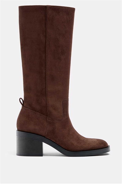 Ботинки на каблуке до колен, коричневого цвета артикул 154973990