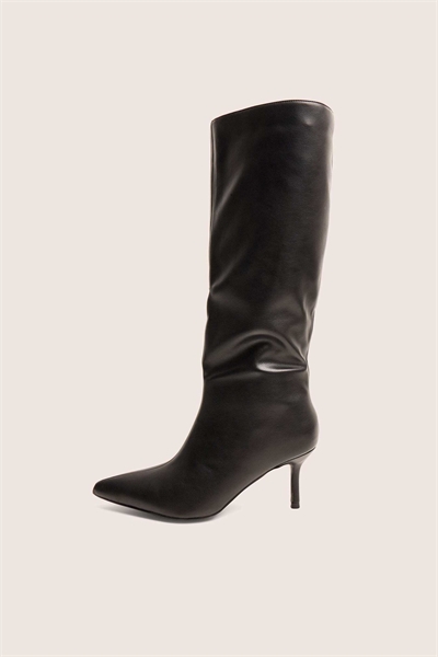 Ботинки с заостренным носком и средним каблуком до колена, черного цвета артикул 155975961