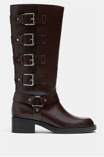 Плоские ботинки с пряжками в коричневом цвете артикул 152559575