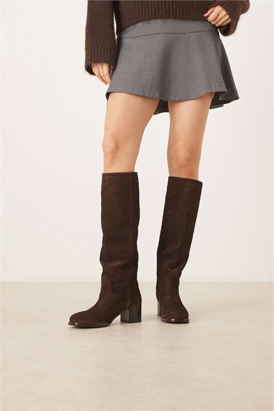 Замшевые сапоги на каблуке до колен артикул 151640405