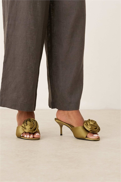 Туфли-муле на среднем каблуке с декором в виде букета «Хаш» артикул 148923627