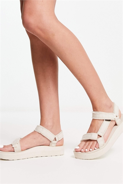 Универсальные сандалии средней высоты на толстой подошве артикул 126553773