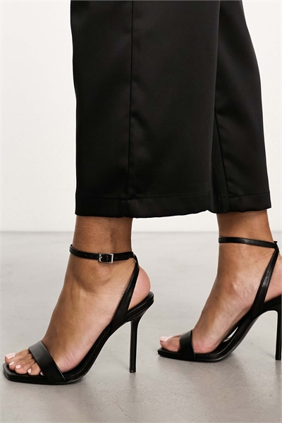 Сандалии Nali на едва заметном каблуке артикул 131489132