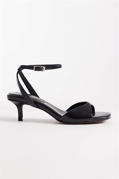 Нежные сандалии на низком каблуке «кошачий лапочка» артикул 152155033