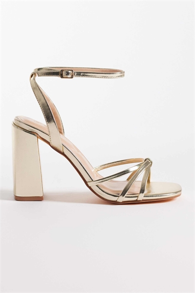 Сандалии на широких ремешках с едва заметным каблуком артикул 152710633