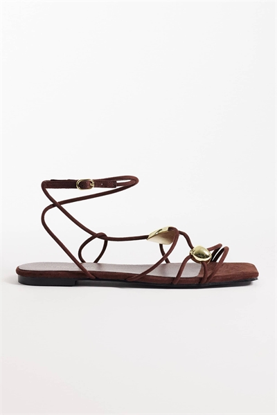 Плоские сандалии с золотыми элементами артикул 152317025