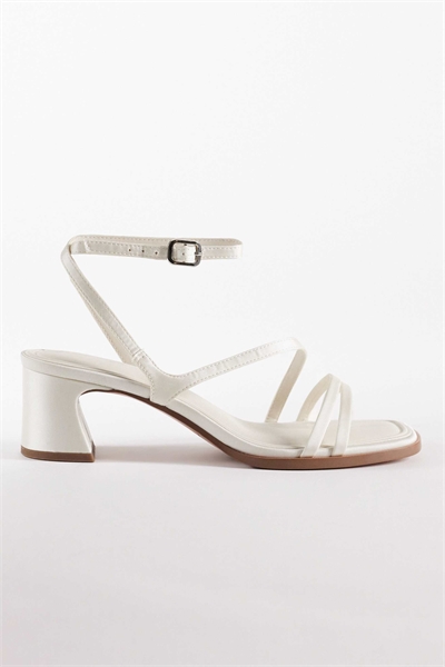 Сандалии Honeybee на среднем каблуке артикул 152235672