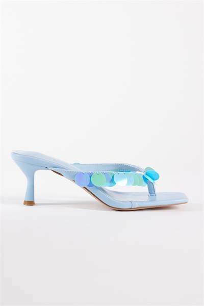 Сандалии Simmi London Jenny на низком каблуке с открытым носком и ремешком между пальцами, украшенные пайетками артикул 154231280