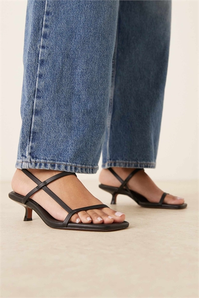 Сандалии на низком каблуке «кошачий лапок» артикул 151997412