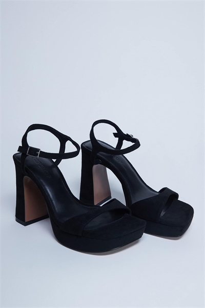 Сандалии Faye на массивной платформе артикул 148525185