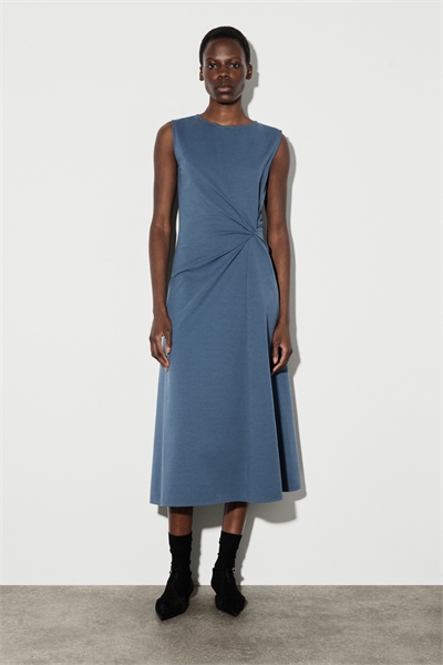 Джерси платье средней длины с закрученными деталями артикул 1327026002