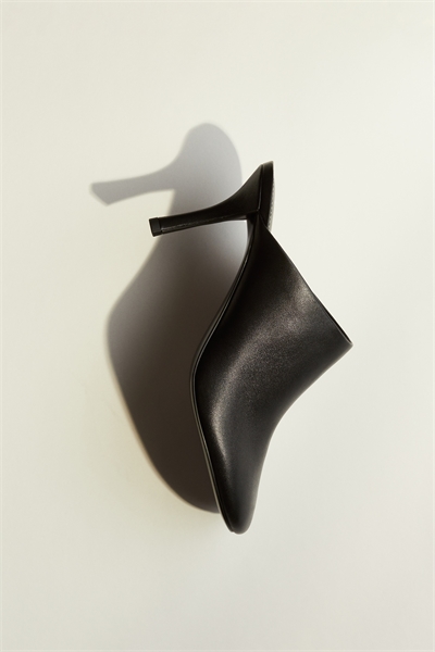 Кожаные мюли на каблуке артикул 1257895001