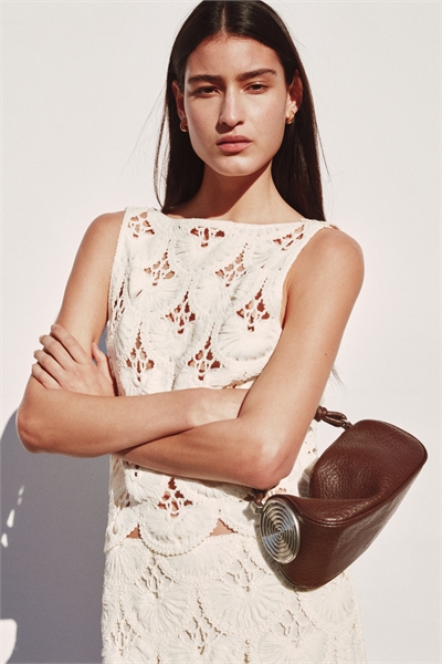 Сумка с металлическими деталями артикул 1332772001