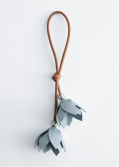 Брелок в виде цветочного мешочка артикул 1341198001