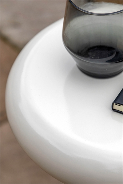 Столик из железобетона артикул 1358226001