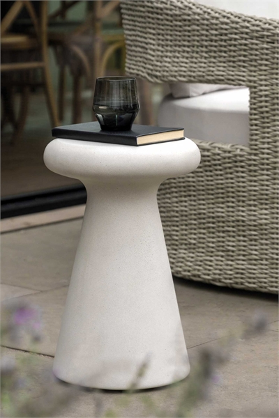 Столик из железобетона артикул 1358226002