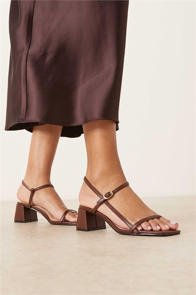 Сандалии на низком каблуке артикул 152318368