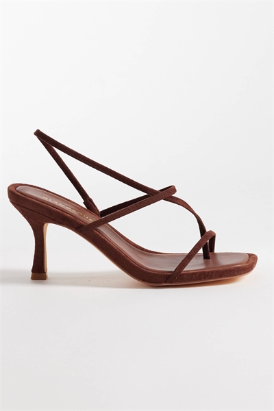 Сандалии на едва заметном каблуке с артикул 153406036